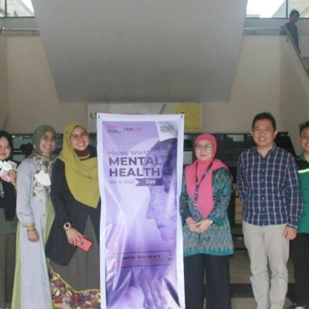 Pimpinan dan Tim Penyuluh Peringatan Hari Kesehatan Mental Sedunia FKM UAD