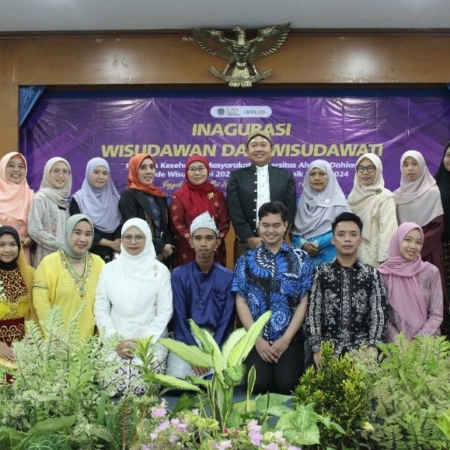 Foto Bersama Wisudawan dan Wisudawati Mahasiswa S2 FKM UAD