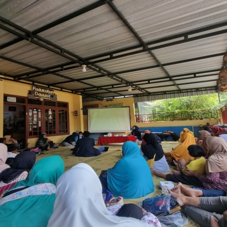 Antusias warga Pedukuhan Dawung dalam acara Promosi Edukasi Kesehadan dan FGD Pencegahan dan Pengendalian Leptospirosis