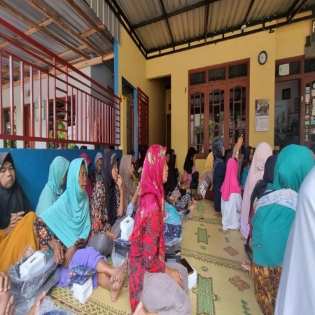 Antusias warga Pedukuhan Dawung dalam acara Promosi Edukasi Kesehadan dan FGD Pencegahan dan Pengendalian Leptospirosis