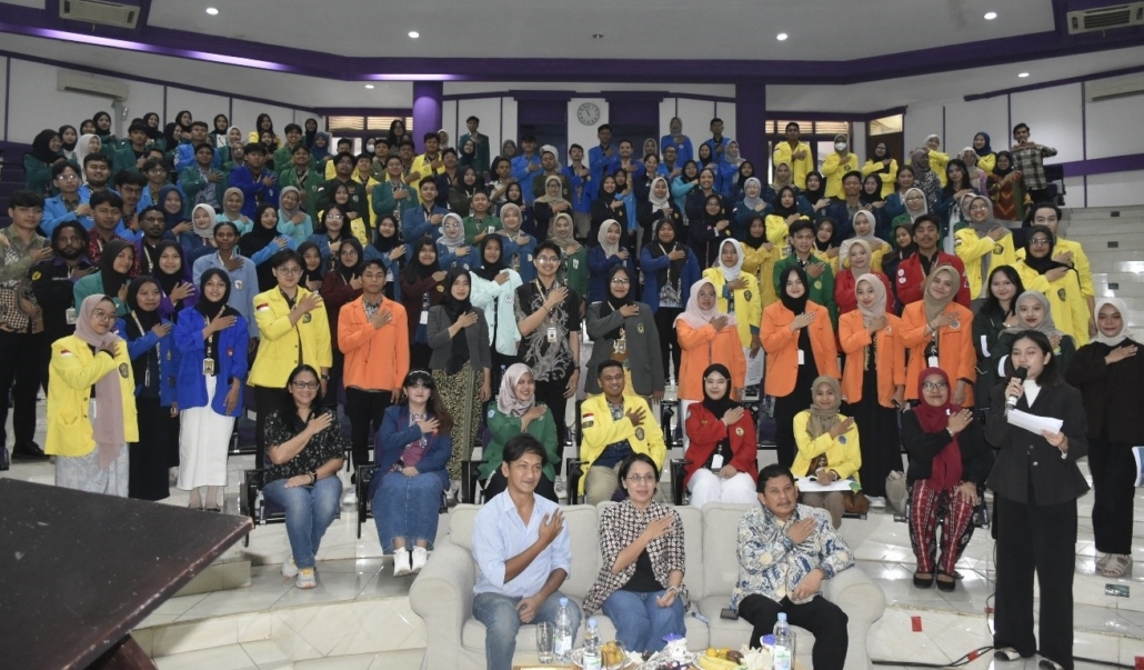 Foto Bersama Musyawarah Nasional Ikatan Senat Mahasiswa Kesehatan Masyarakat Indonesia (MUNAS ISMKMI) ke-21 di FKM UI