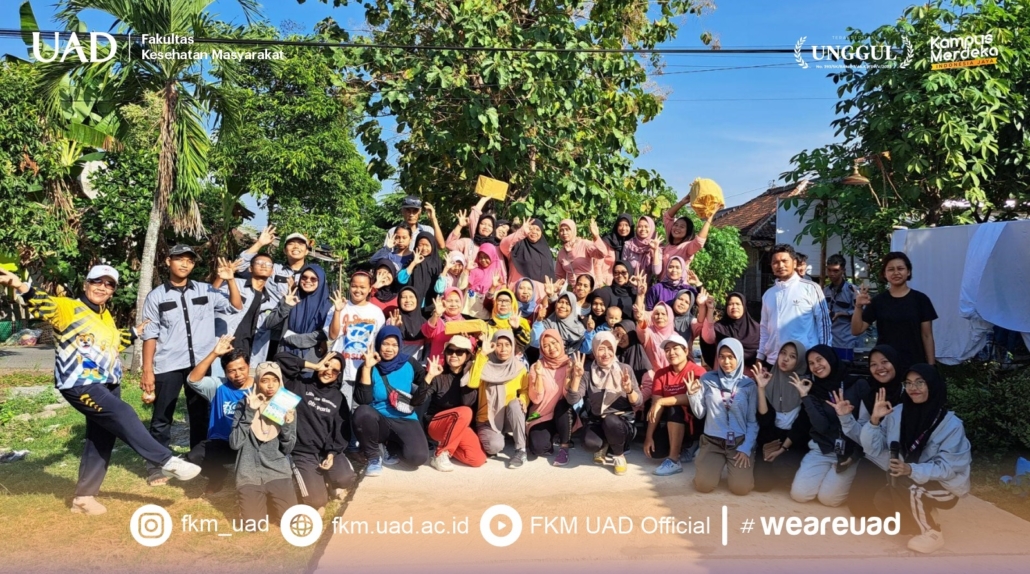 TIM PBL FKM UAD MENGADAKAN KEGIATAN SENAM CEGAH HIPERTENSI DI DUSUN PELEMWULUNG, BANTUL