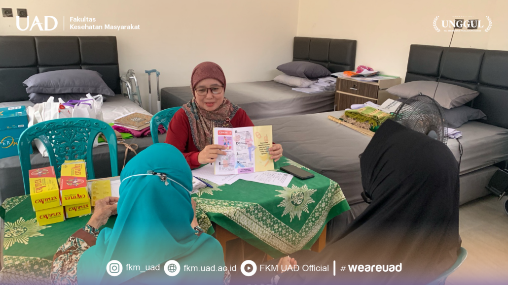 Merawat Masa Senja: FKM UAD Tingkatkan Kesehatan Lansia di Day Care ‘Aisyiyah Condong Catur