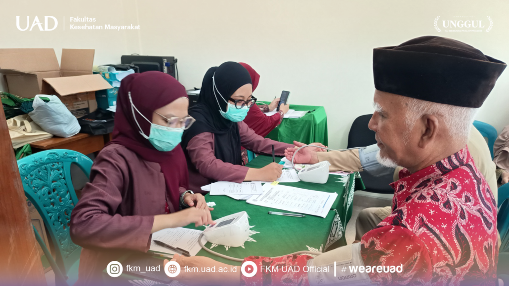 Merawat Masa Senja: FKM UAD Tingkatkan Kesehatan Lansia di Day Care ‘Aisyiyah Condong Catur