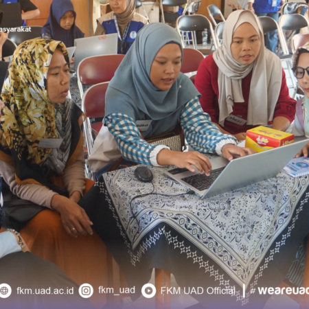 Latih Kreativitas Digital, Tim PPK Ormawa IMM FKM UAD Ajarkan Peserta Sekolah Perempuan Desain Kemasan dengan Canva