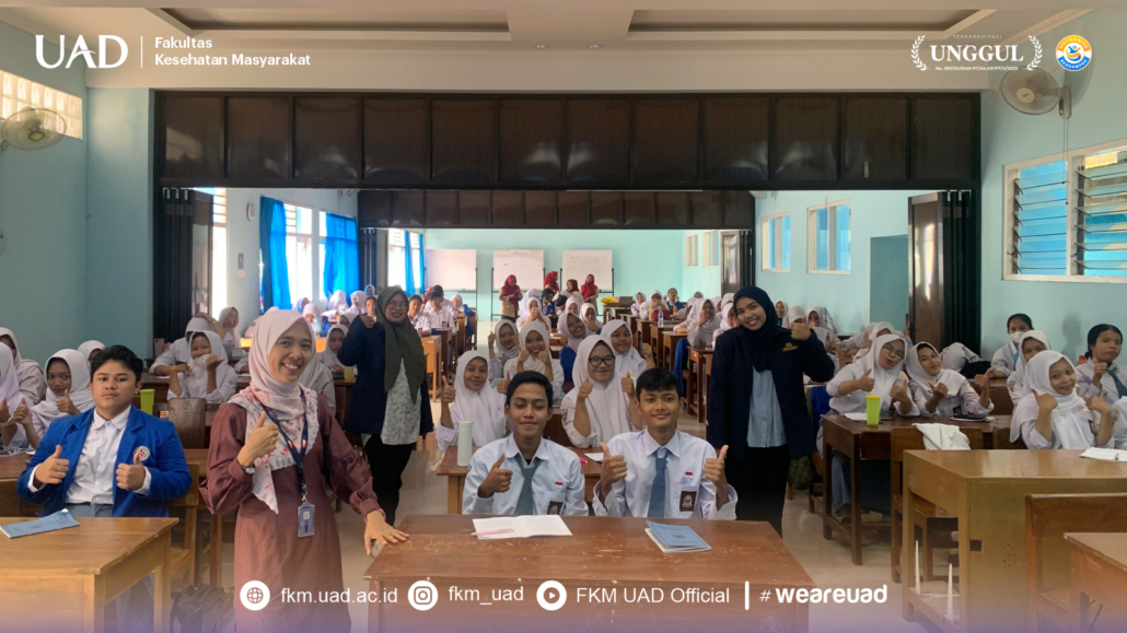 Mahasiswa Magister Kesehatan Masyarakat UAD Edukasi Bahaya Rokok Elektrik di SMK Kesehatan Binatama