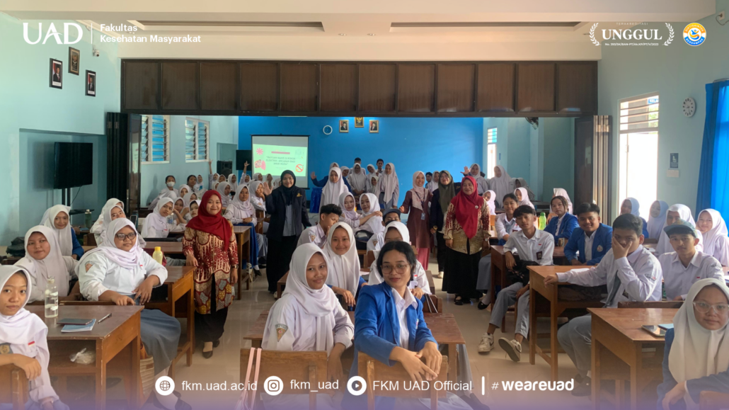 Mahasiswa Magister Kesehatan Masyarakat UAD Edukasi Bahaya Rokok Elektrik di SMK Kesehatan Binatama