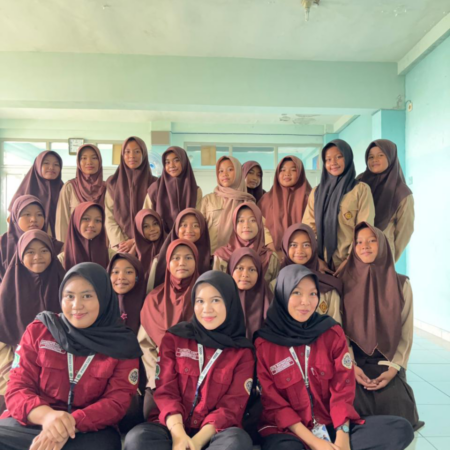 Puskesmas Umbulharjo I bersama Mahasiswa Prodi Gizi UAD Mengusung Edukasi Cantik, Cerdas, dan Bebas Anemia Pada Remaja Putri SMP Al Islam Giwangan