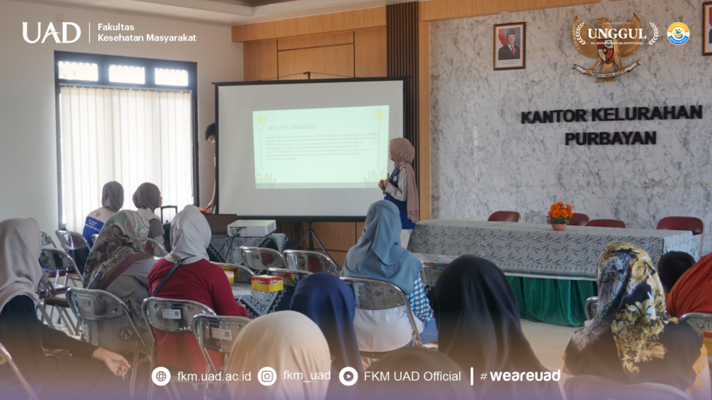 Tim PPK Ormawa IMM FKM UAD Ajarkan Strategi Pengemasan Produk di Sekolah Perempuan Purbayan