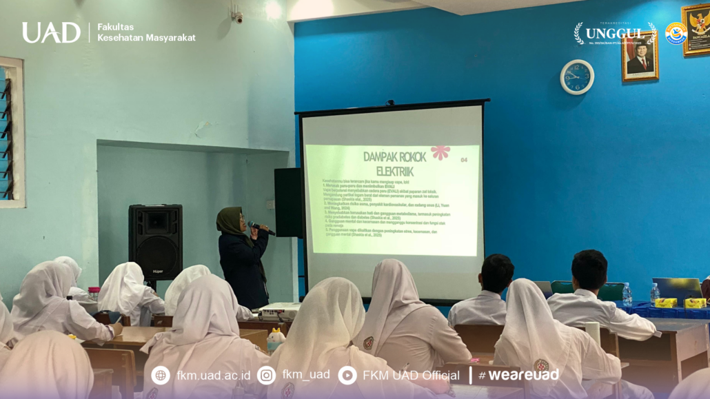 Mahasiswa Magister Kesehatan Masyarakat UAD Edukasi Bahaya Rokok Elektrik di SMK Kesehatan Binatama