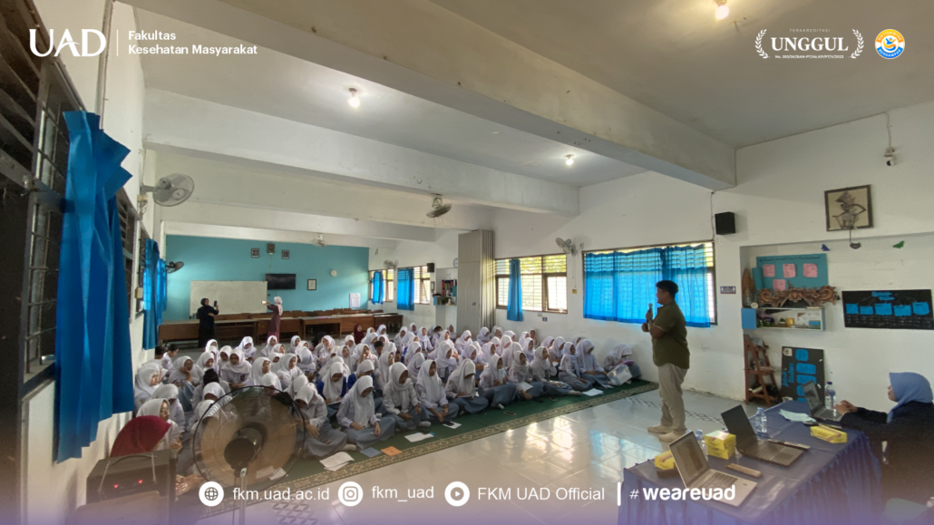 Mahasiswa Magister Kesehatan Masyarakat UAD Ajak Remaja Sadar Bahaya Junk Food