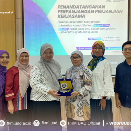 Foto Bersama Perjanjian Kerjasama FKM UAD-Unsiah Kuala Penguatan Riset dan Pengabdian Masyarakat Berbasis Pengetahuan Lokal di Wilayah Rawan Bencana Foto Bersama Perjanjian Kerjasama FKM UAD-Unsiah Kuala Penguatan Riset dan Pengabdian Masyarakat Berbasis Pengetahuan Lokal di Wilayah Rawan Bencana