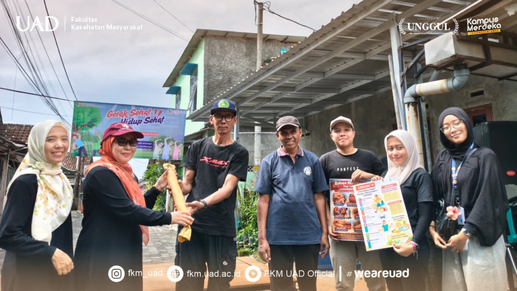 Dukungan Dekan FKM UAD Ibu Rosyidah, S.E., M.Kes., Ph.D dan Pembimbing Lapangan Ibu Dr. Heni Trisnowati, S.KM., M.P.H dalam kegiatan mahasiswa PBL Tegalkopen Wonocatur