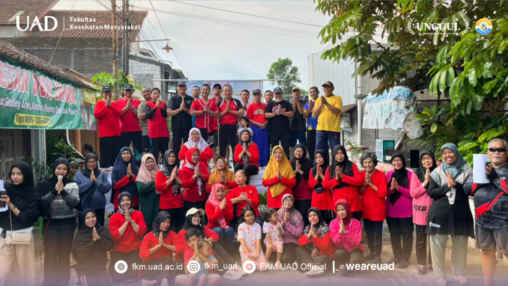 Foto Bersama Tim PBL Mahasiswa FKM UAD dan Warga RT 02 dalam acara Senam Sehat dan Edukasi Kesehatan Terkait Hipertensi
