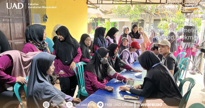 Pemeriksaan Kesehatan oleh Tim PBL Mahasiswa FKM UAD Kepada Warga Tegalkopen Wonocatur