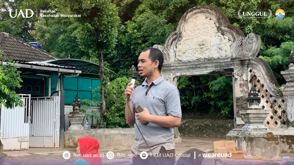 Penyuluhan oleh Bapak Muchsin Maulana, S.KM., M.Ph. kepada warga RT 08 Dusun Wonocatur