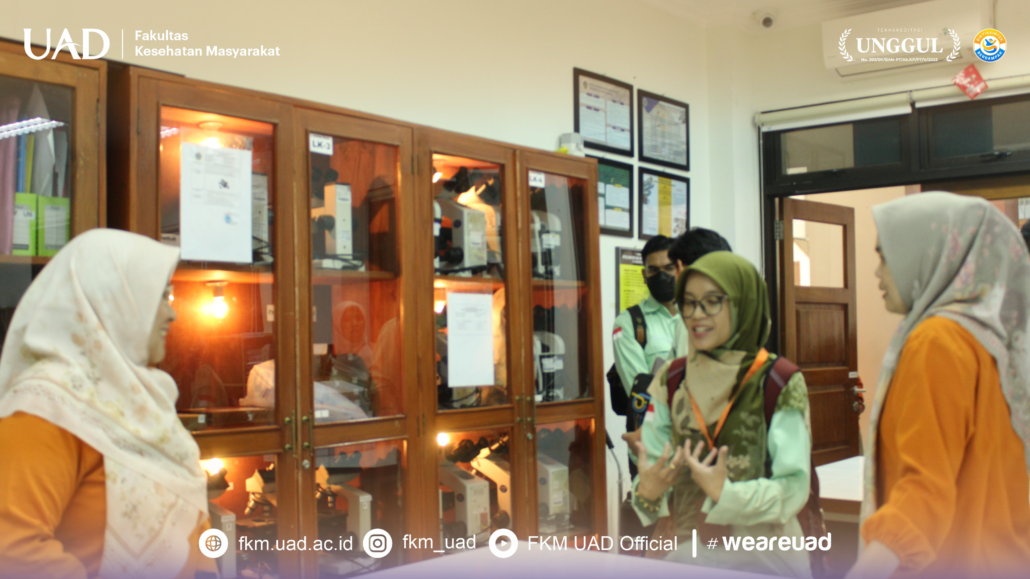Kunjungan Universitas Bhakti Kencana di Laboratorium FKM UAD
